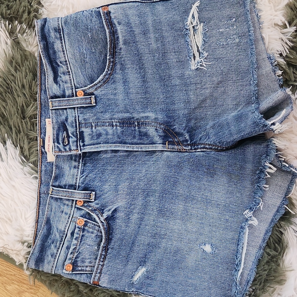 Levi Wedgie Short Women Size 27 Cut Off Distressed